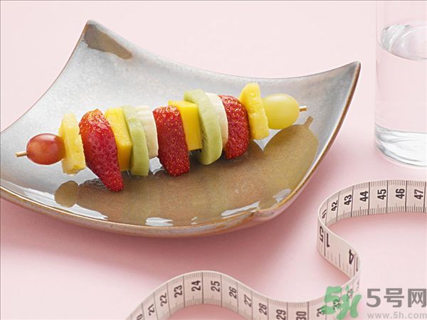 菠蘿和什么榨汁好喝？菠蘿榨汁加什么好喝？