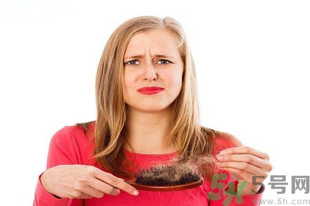 女性掉頭發(fā)很厲害是什么原因？掉頭發(fā)怎么辦？