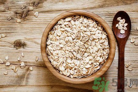 長(zhǎng)痘痘肌膚干燥怎么辦？肌膚干燥吃什么食物好？