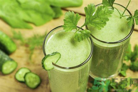 長(zhǎng)痘痘肌膚干燥怎么辦？肌膚干燥吃什么食物好？