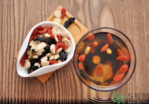 蕁麻疹會不會傳染？蕁麻疹怎么治才能好？