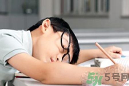 睡覺流口水是什么原因？睡覺流口水怎么辦？
