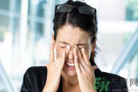 眼睛干澀怎么辦？眼睛干澀吃什么好？