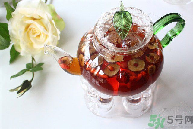 紅棗不能和什么一起吃？紅棗泡水喝會上火嗎？
