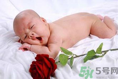 寶寶趴著睡覺好嗎？寶寶趴著睡覺是怎么回事？