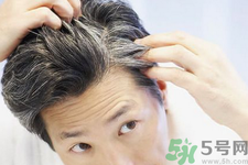 年輕人長白頭發(fā)怎么辦？年輕人長白頭發(fā)是什么原因？