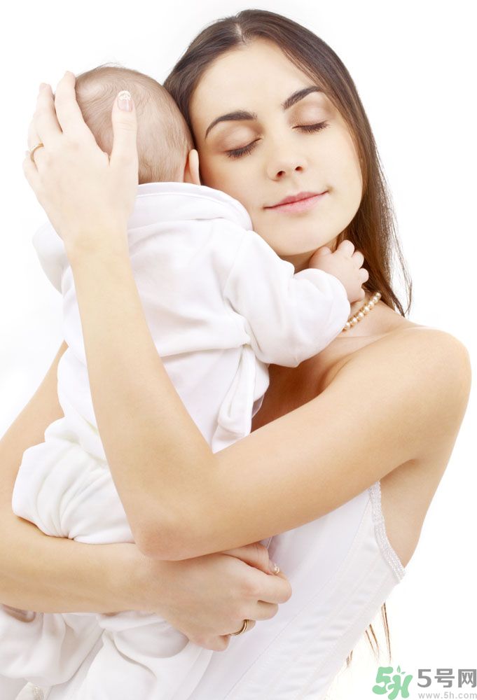女生手腳冰涼是什么原因？手腳冰涼怎么調理？