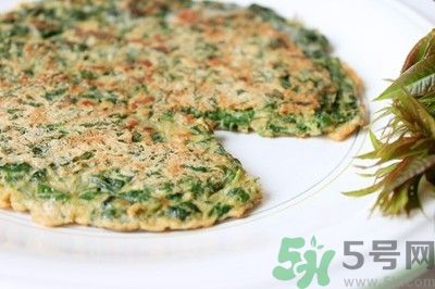 香椿雞蛋餅怎么做？香椿煎蛋餅做才能好吃？