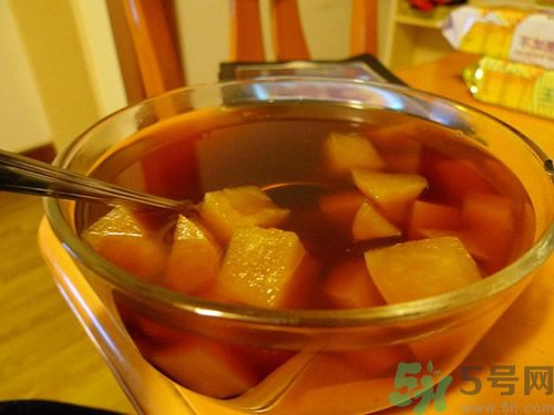 蘋果煮熟了還有營(yíng)養(yǎng)嗎？蘋果煮熟吃有什么好處？