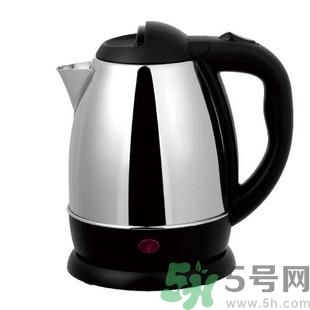 用電水壺燒水喝人會變笨嗎？電水壺燒水好不好？