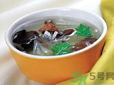 白發多吃黑木耳可以變黑嗎？怎么防止白發？