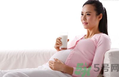 想懷孕擠破頭懷孕要排隊 不按學校規(guī)定就開除！