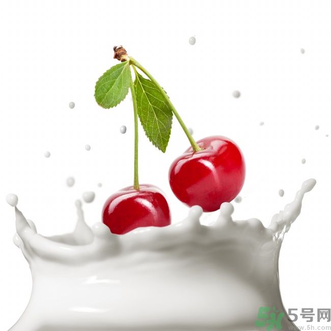 香蕉和牛奶可以一起吃嗎？牛奶可以和什么水果一起吃？