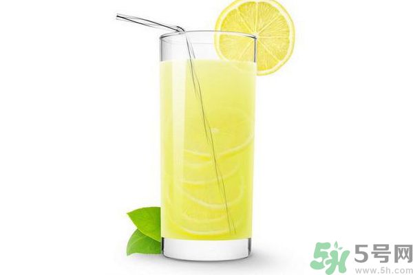 每天喝檸檬水能美白嗎？每天喝檸檬水好不好？