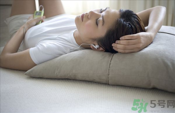 女性吃什么預(yù)防泌尿道感染？泌尿道感染不能吃什么？