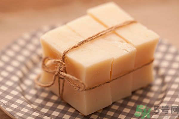 肥皂和沐浴露哪個好？肥皂和沐浴露的區別？