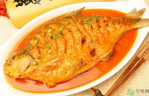 武昌魚是鳊魚嗎？武昌魚和鳊魚區別哪個好吃？