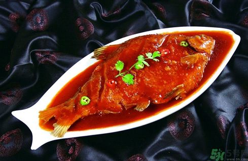 武昌魚是鳊魚嗎？武昌魚和鳊魚區別哪個好吃？