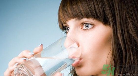 喝水能防腎結(jié)石嗎？喝水怎么預(yù)防腎結(jié)石？