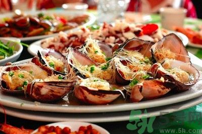 吃海鮮能喝啤酒嗎？吃海鮮為什么不能喝啤酒？