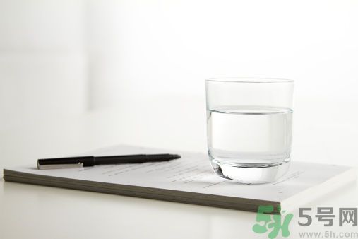 白開水隔幾天還能喝嗎？喝白開水要注意什么？