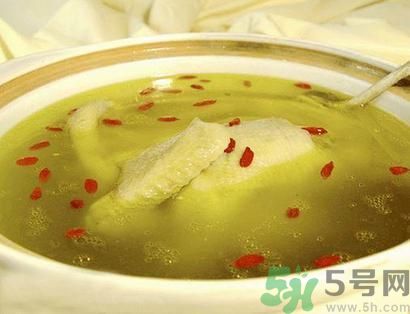 燉雞湯怎么去腥？燉雞湯很腥要怎做才好？