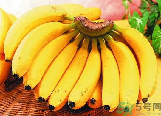 香蕉中間發(fā)黑可以吃嗎？香蕉中間發(fā)黑吃了會(huì)怎么樣？