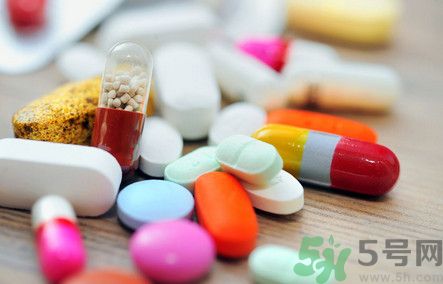 吃了感冒藥還可以喝咖啡嗎？感冒片和咖啡一起吃有什么影響？