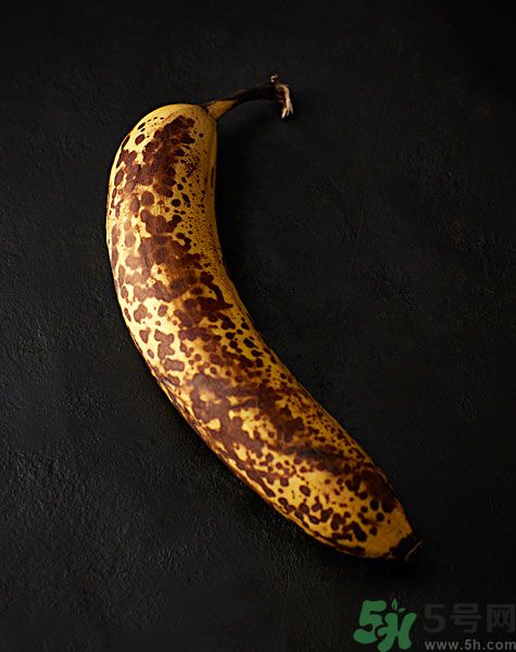 香蕉皮有黑點還能吃嗎？香蕉怎么保存不變黑？