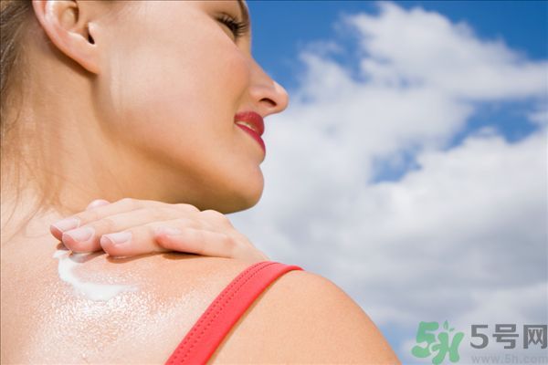 為什么涂了防曬霜還是會曬黑？涂防曬霜要注意什么？