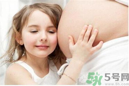 9歲女孩擬二胎合同維權是怎么回事？父母生二胎要怎樣和孩子溝通？