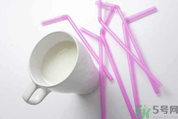 夏天運動后吃西瓜好嗎？夏天運動后喝什么解暑？