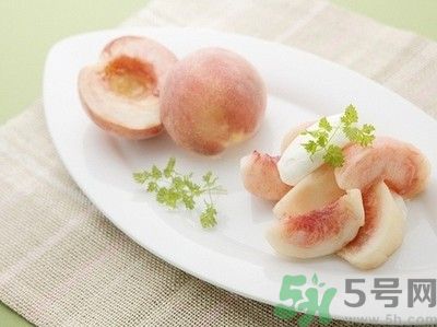 吃桃子臉上癢是怎么回事？吃桃子臉上癢怎么辦？