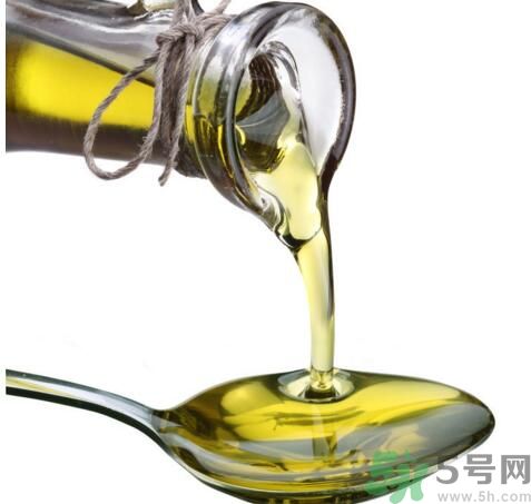 橄欖油夏天要放冰箱嗎？橄欖油可以放冰箱嗎？
