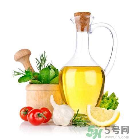 夏天吃橄欖油好還是調和油好？夏天吃橄欖油好嗎？