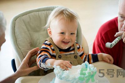 小孩子咬鉛筆會鉛中毒嗎？小孩子咬鉛筆會影響身體健康嗎？