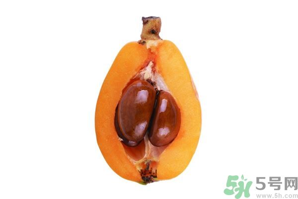枇杷能跟百合一起煮嗎？ 枇杷能和銀耳一起煮嗎？