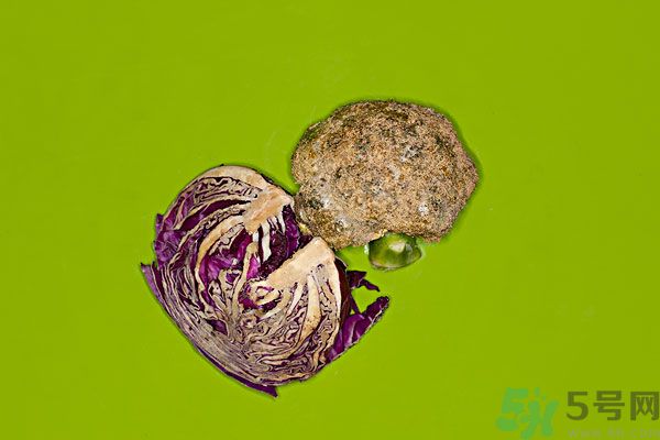 包菜外面爛了還能吃嗎？包菜里面有花可以吃嗎？