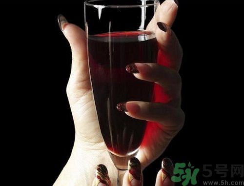 備孕期間女性能喝酒嗎？備孕的女性可以喝酒嗎？