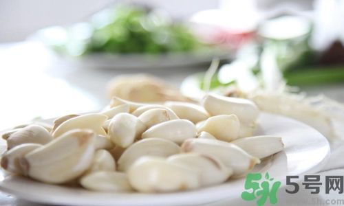 吃粽子時可以就大蒜嗎？粽子可以和大蒜一起吃嗎？
