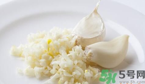 吃粽子時可以就大蒜嗎？粽子可以和大蒜一起吃嗎？