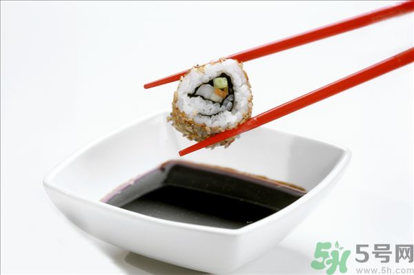 老抽和生抽的區(qū)別方法？怎么區(qū)分生抽和老抽？