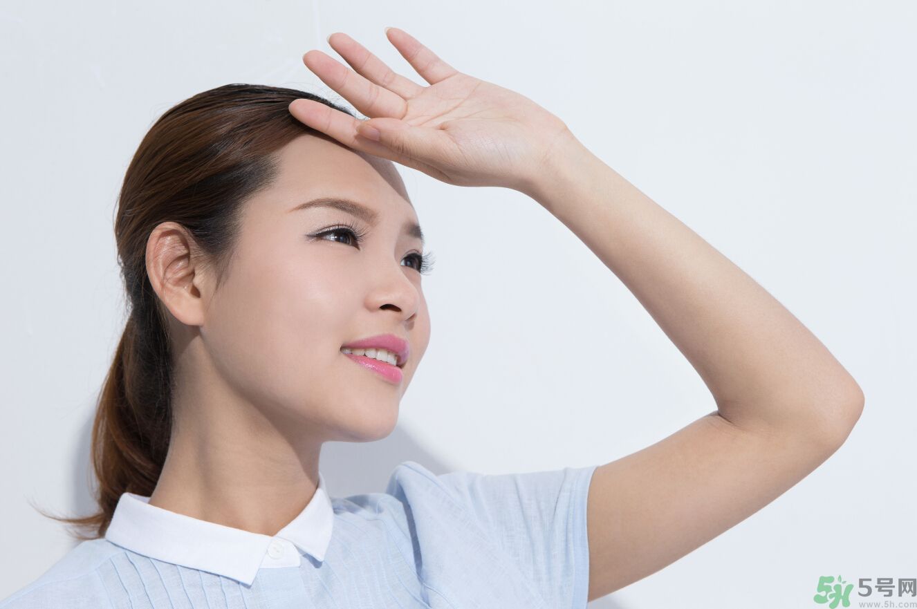 胳膊曬黑了多久能恢復(fù)？胳膊曬黑了怎么白回來(lái)？