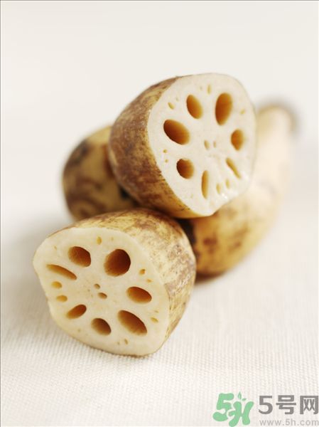 蓮藕里面的泥怎么清理？蓮藕里面的泥巴怎么洗？