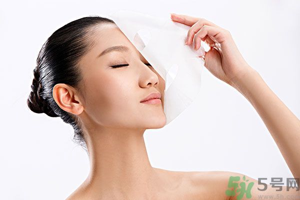 洗澡的時候可以敷面膜嗎？敷面膜和洗澡的順序