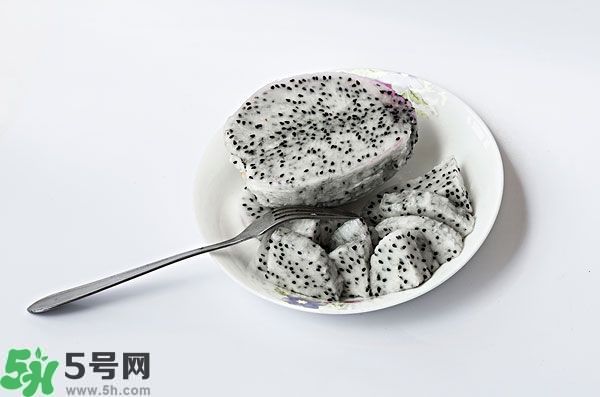 火龍果外面發霉了里面還能吃么？火龍果外皮爛了還能吃嗎？