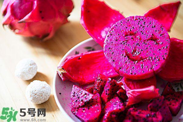 火龍果外面發霉了里面還能吃么？火龍果外皮爛了還能吃嗎？