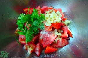 夏天秋葵怎么做好吃？秋葵在夏天怎么做？