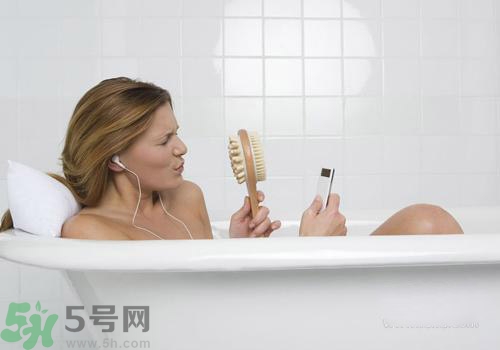 夏天一天洗幾次澡比較好？夏天一天洗幾次澡比較養(yǎng)生？