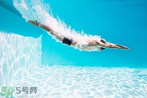 浮潛是什么意思？深潛和浮潛有什么區別？?